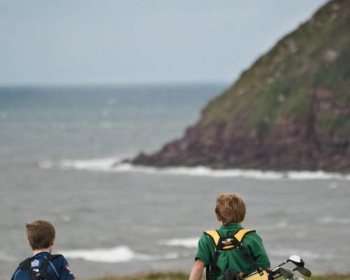Golfing at the cliffs of Devon