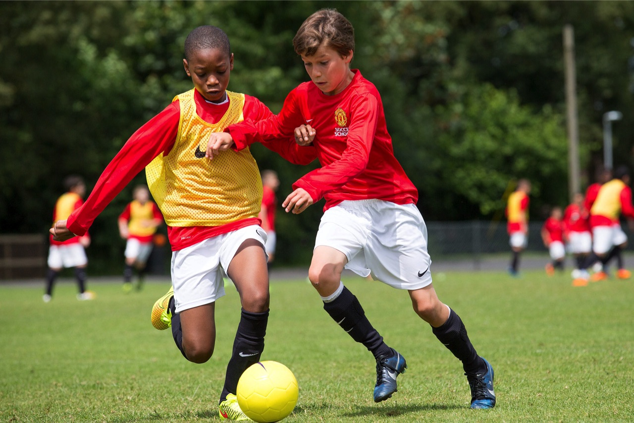 Football is are a popular sport. Спорт в Британии. Национальный вид спорта в Англии. Англичане и спорт. Игры в Великобритании спорт.